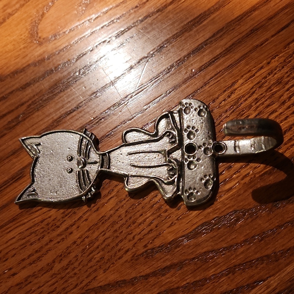 Pewter cat hook by TW---Tin Woodsman